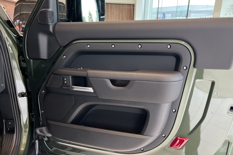  LAND ROVER DEFENDER 3.0 D250 X-Dynamic HSE 90 3dr Auto 5864777