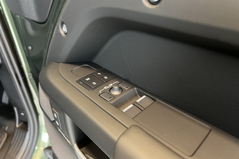  LAND ROVER DEFENDER 3.0 D250 X-Dynamic HSE 90 3dr Auto 5864776