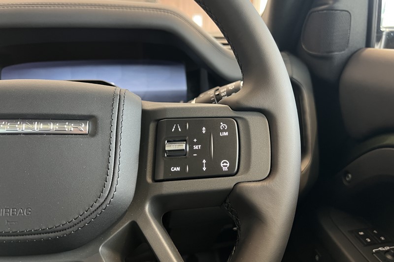  LAND ROVER DEFENDER 3.0 D250 X-Dynamic HSE 90 3dr Auto 5864762