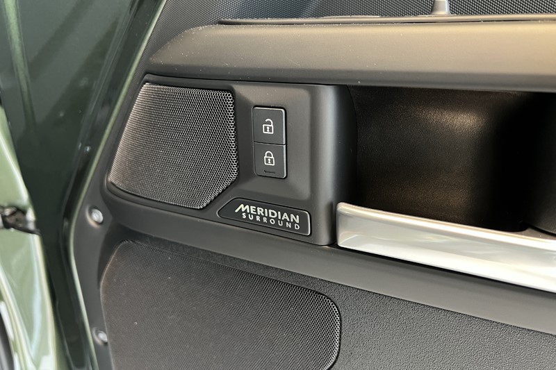 LAND ROVER DEFENDER 3.0 D250 X-Dynamic HSE 90 3dr Auto 5864764