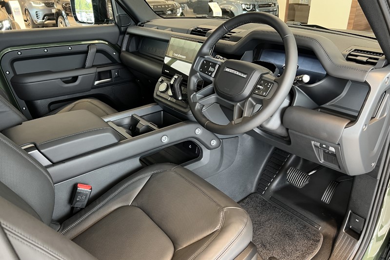  LAND ROVER DEFENDER 3.0 D250 X-Dynamic HSE 90 3dr Auto 5864783