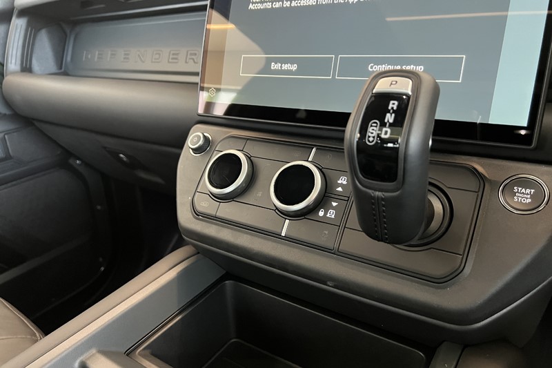  LAND ROVER DEFENDER 3.0 D250 X-Dynamic HSE 90 3dr Auto 5864758