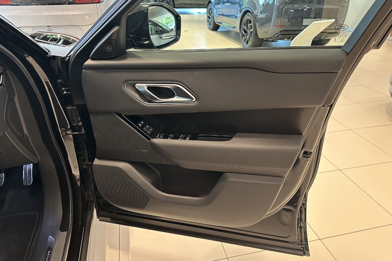  LAND ROVER RANGE ROVER VELAR 2.0 D200 MHEV Belgravia Edition 5dr Auto 5705921