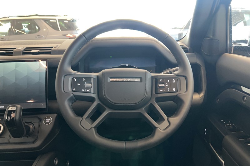  LAND ROVER DEFENDER 3.0 D250 X-Dynamic HSE 110 5dr Auto 5734903