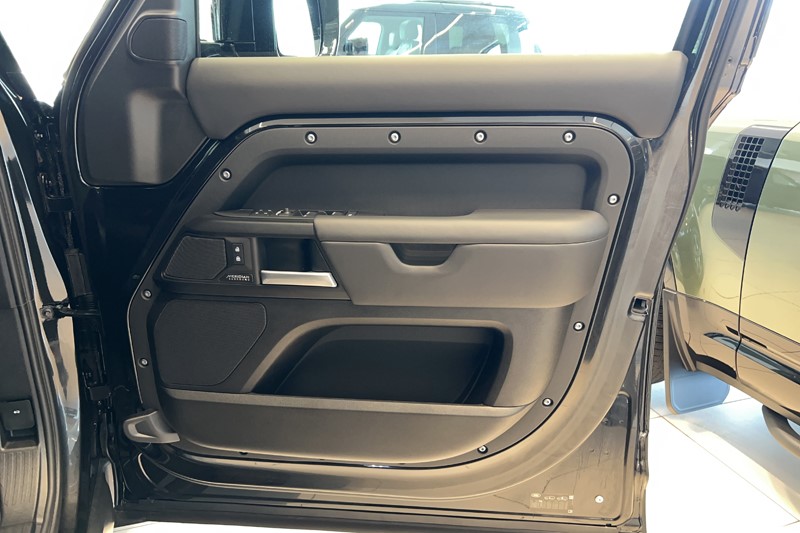  LAND ROVER DEFENDER 3.0 D250 X-Dynamic HSE 110 5dr Auto 5734905