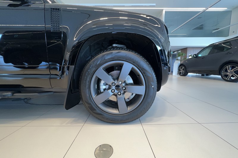  LAND ROVER DEFENDER 3.0 D250 X-Dynamic HSE 110 5dr Auto 5734898