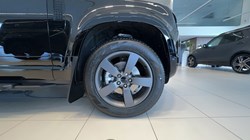 LAND ROVER DEFENDER 3.0 D250 X-Dynamic HSE 110 5dr Auto 5734898