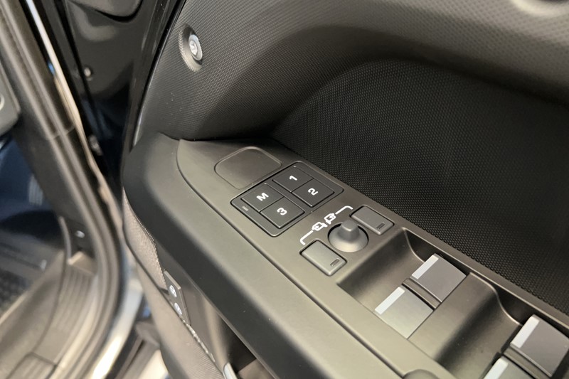  LAND ROVER DEFENDER 3.0 D250 X-Dynamic HSE 110 5dr Auto 5734907