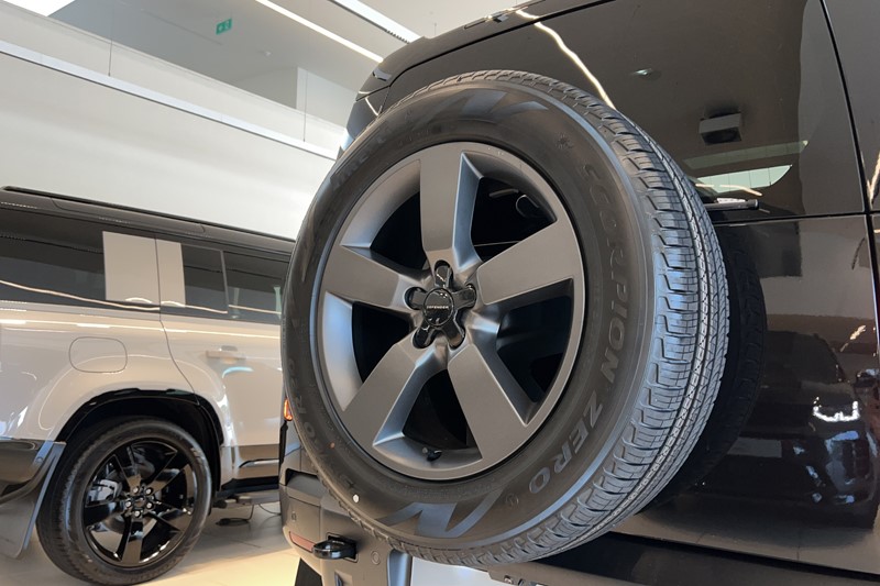  LAND ROVER DEFENDER 3.0 D250 X-Dynamic HSE 110 5dr Auto 5734929