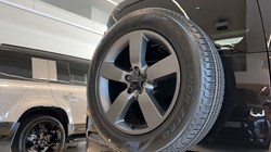 LAND ROVER DEFENDER 3.0 D250 X-Dynamic HSE 110 5dr Auto 5734929