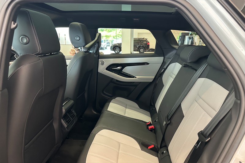  LAND ROVER RANGE ROVER EVOQUE 1.5 P270e Hoxton Edition 5dr Auto 5703701