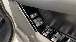 LAND ROVER RANGE ROVER VELAR 2.0 D200 MHEV Belgravia Edition 5dr Auto 5860077