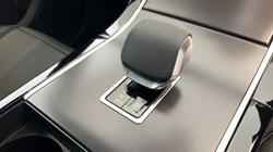 LAND ROVER RANGE ROVER VELAR 2.0 D200 MHEV Belgravia Edition 5dr Auto 5860087