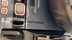 LAND ROVER DEFENDER 3.0 D250 X-Dynamic SE 110 5dr Auto 5943072