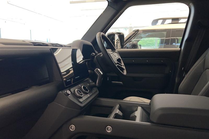  LAND ROVER DEFENDER 3.0 D250 X-Dynamic SE 110 5dr Auto 5943062