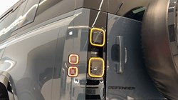 LAND ROVER DEFENDER 3.0 D250 X-Dynamic SE 110 5dr Auto 5943071