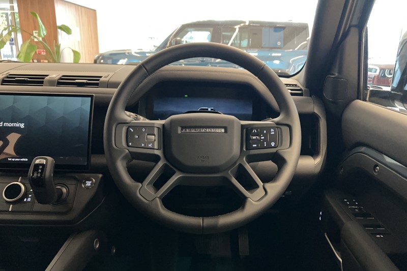  LAND ROVER DEFENDER 3.0 D250 X-Dynamic SE 110 5dr Auto 5943045