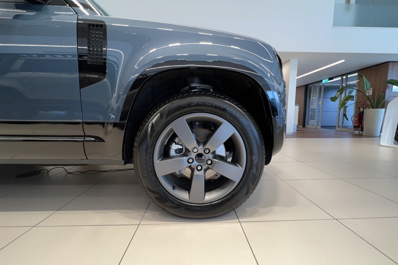  LAND ROVER DEFENDER 3.0 D250 X-Dynamic SE 110 5dr Auto 5943040
