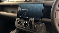 LAND ROVER DEFENDER 3.0 D250 X-Dynamic SE 110 5dr Auto 5943057
