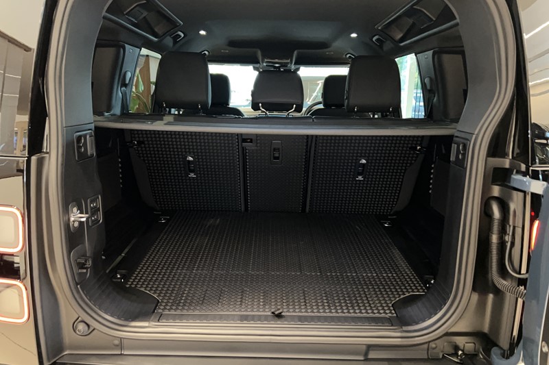  LAND ROVER DEFENDER 3.0 D250 X-Dynamic SE 110 5dr Auto 5943069