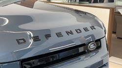 LAND ROVER DEFENDER 3.0 D250 X-Dynamic SE 110 5dr Auto 5943078