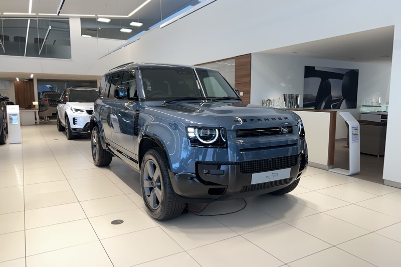  LAND ROVER DEFENDER 3.0 D250 X-Dynamic SE 110 5dr Auto