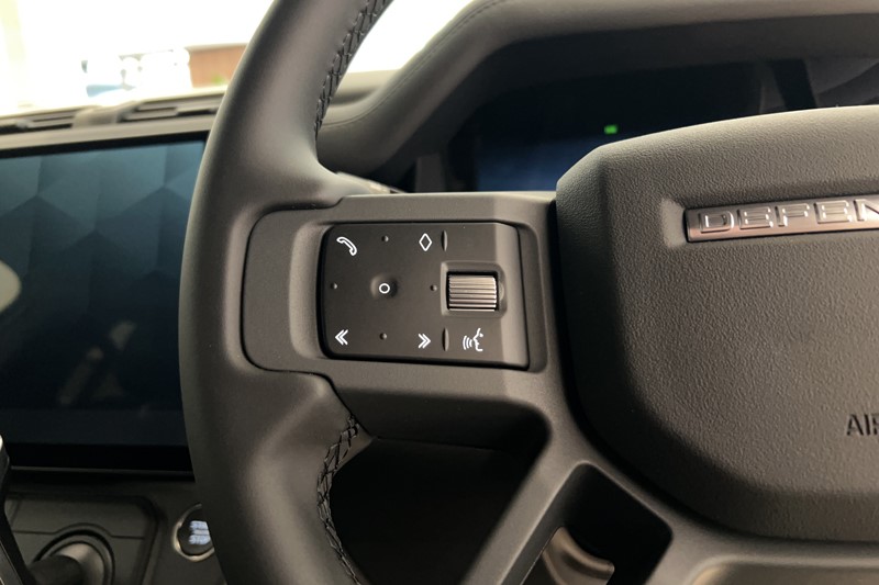  LAND ROVER DEFENDER 3.0 D250 X-Dynamic SE 110 5dr Auto 5943055