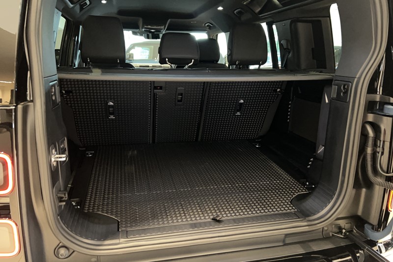  LAND ROVER DEFENDER 3.0 D250 X-Dynamic SE 110 5dr Auto 5943070