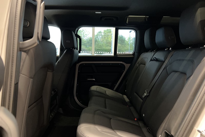  LAND ROVER DEFENDER 3.0 D250 X-Dynamic SE 110 5dr Auto 5942993
