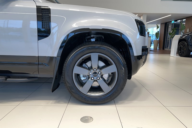  LAND ROVER DEFENDER 3.0 D250 X-Dynamic SE 110 5dr Auto 5942989