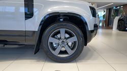 LAND ROVER DEFENDER 3.0 D250 X-Dynamic SE 110 5dr Auto 5942989