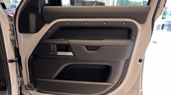 LAND ROVER DEFENDER 3.0 D250 X-Dynamic SE 110 5dr Auto 5942998
