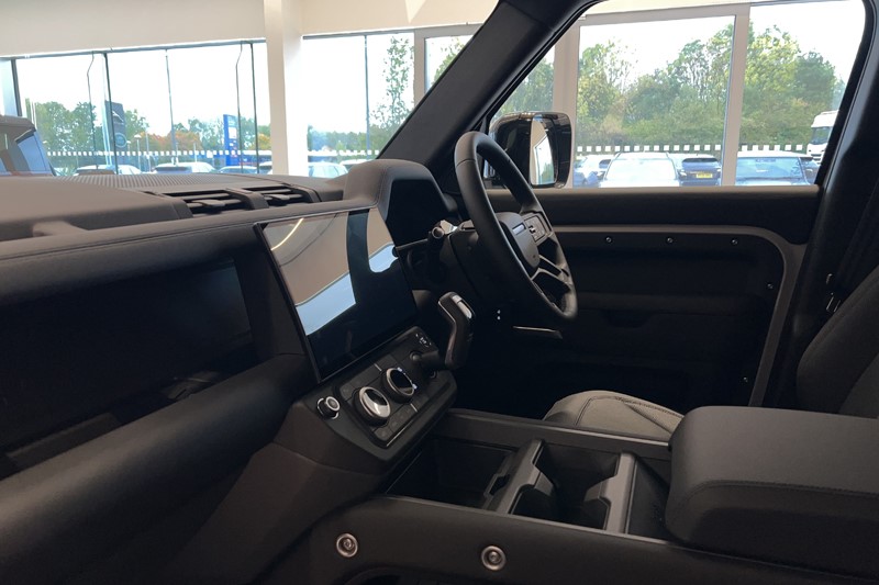  LAND ROVER DEFENDER 3.0 D250 X-Dynamic SE 110 5dr Auto 5943013