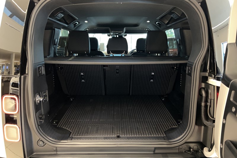  LAND ROVER DEFENDER 3.0 D250 X-Dynamic SE 110 5dr Auto 5943020