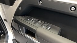 LAND ROVER DEFENDER 3.0 D250 X-Dynamic SE 110 5dr Auto 5943000