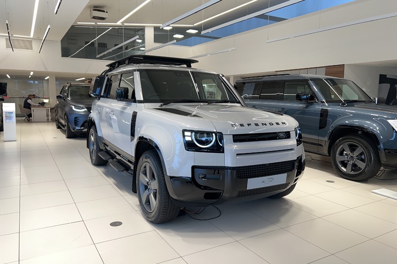 LAND ROVER DEFENDER