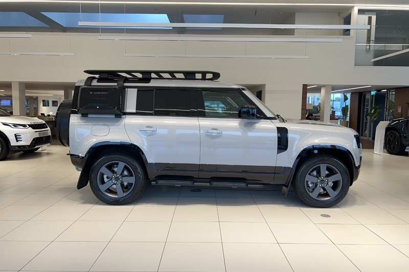  LAND ROVER DEFENDER 3.0 D250 X-Dynamic SE 110 5dr Auto 5942987