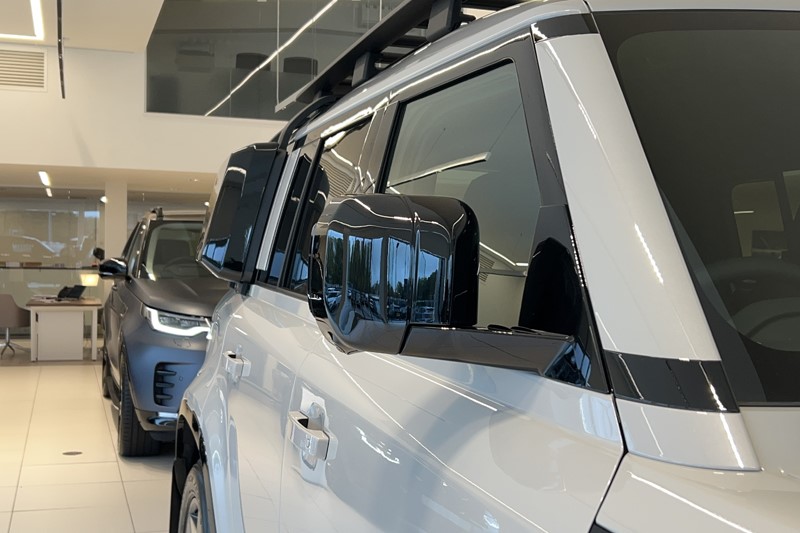  LAND ROVER DEFENDER 3.0 D250 X-Dynamic SE 110 5dr Auto 5943030