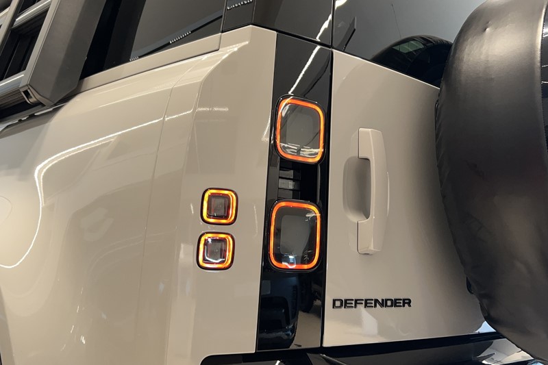  LAND ROVER DEFENDER 3.0 D250 X-Dynamic SE 110 5dr Auto 5943022