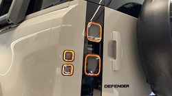 LAND ROVER DEFENDER 3.0 D250 X-Dynamic SE 110 5dr Auto 5943022