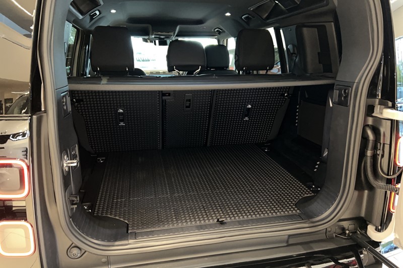  LAND ROVER DEFENDER 3.0 D250 X-Dynamic SE 110 5dr Auto 5943021