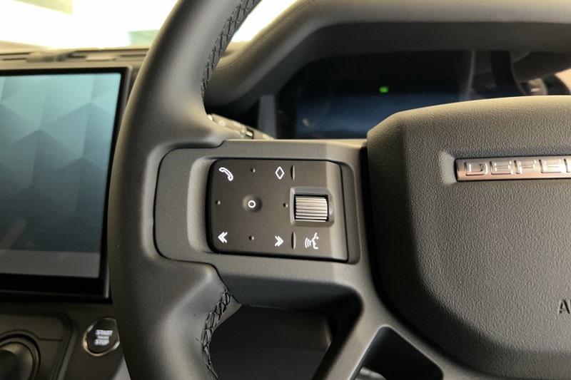  LAND ROVER DEFENDER 3.0 D250 X-Dynamic SE 110 5dr Auto 5943007