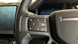 LAND ROVER DEFENDER 3.0 D250 X-Dynamic SE 110 5dr Auto 5943007