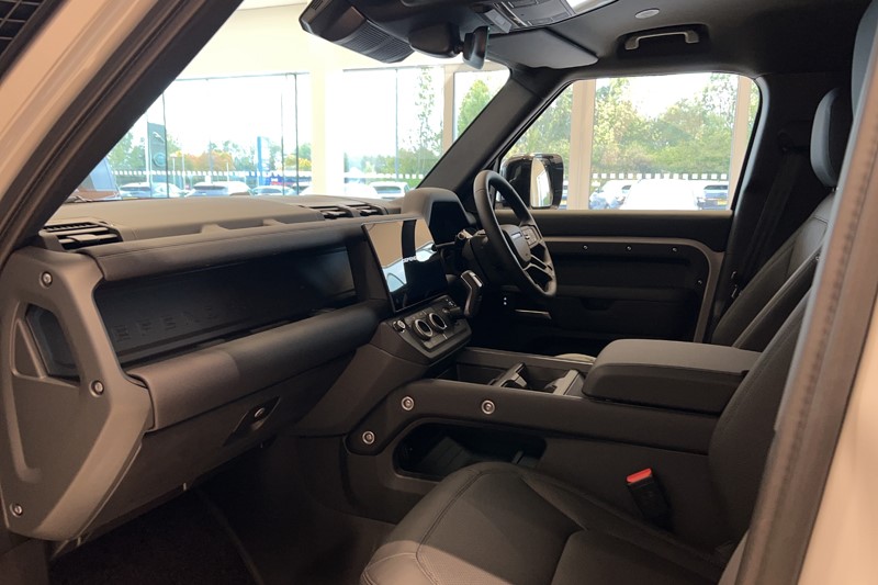  LAND ROVER DEFENDER 3.0 D250 X-Dynamic SE 110 5dr Auto 5943012