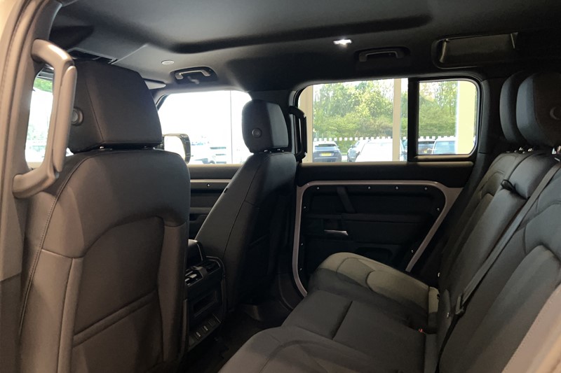  LAND ROVER DEFENDER 3.0 D250 X-Dynamic SE 110 5dr Auto 5943015
