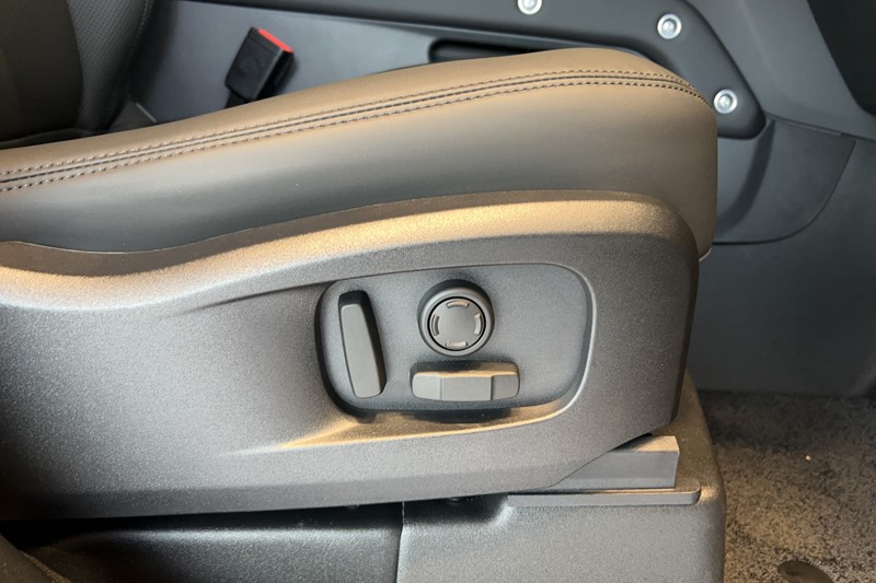  LAND ROVER DEFENDER 3.0 D250 X-Dynamic SE 110 5dr Auto 5861435