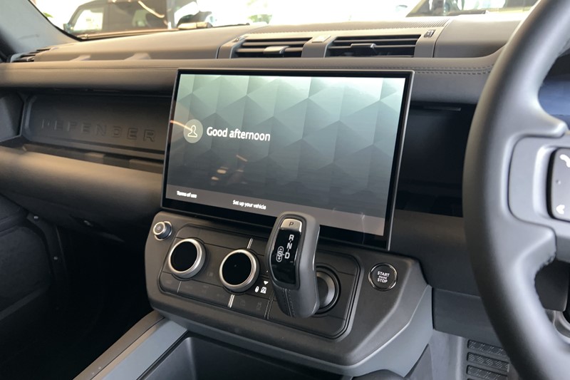  LAND ROVER DEFENDER 3.0 D250 X-Dynamic SE 110 5dr Auto 5861442
