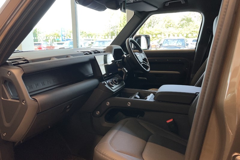  LAND ROVER DEFENDER 3.0 D250 X-Dynamic SE 110 5dr Auto 5861446
