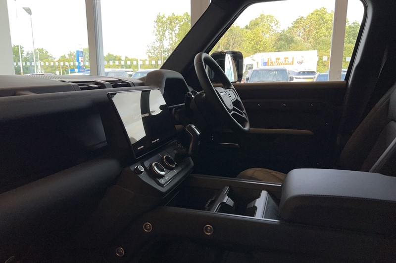  LAND ROVER DEFENDER 3.0 D250 X-Dynamic SE 110 5dr Auto 5861447