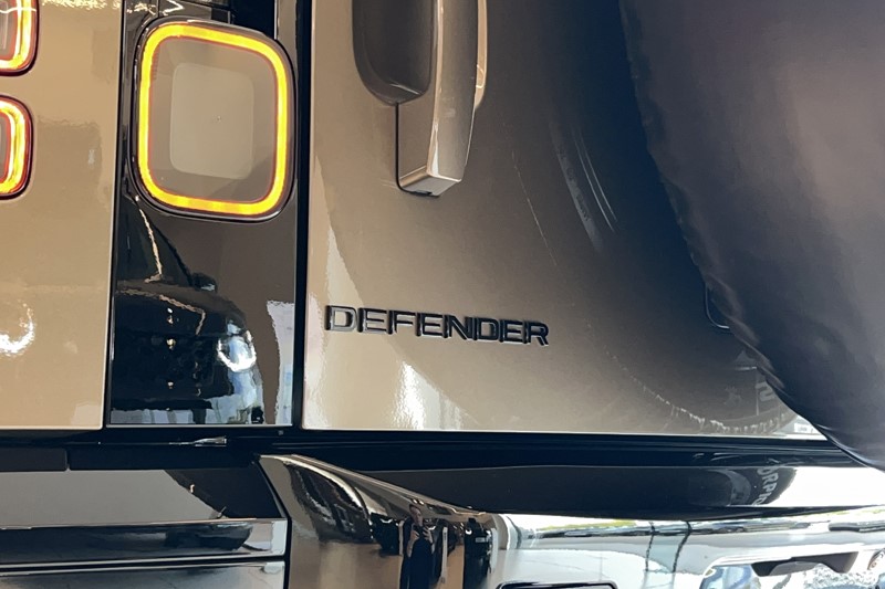  LAND ROVER DEFENDER 3.0 D250 X-Dynamic SE 110 5dr Auto 5861456